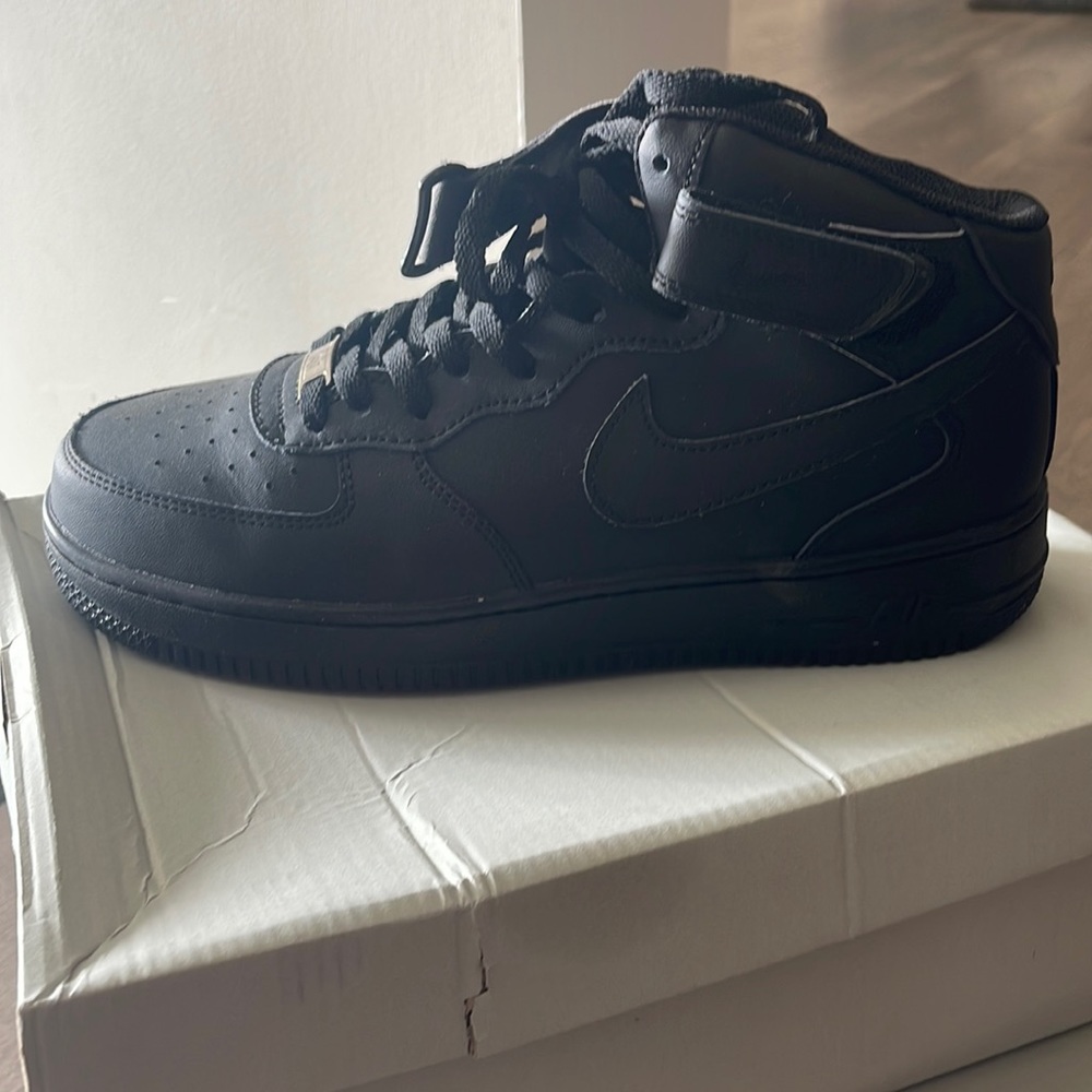 Brand New- AF1 Mid Black 🎱